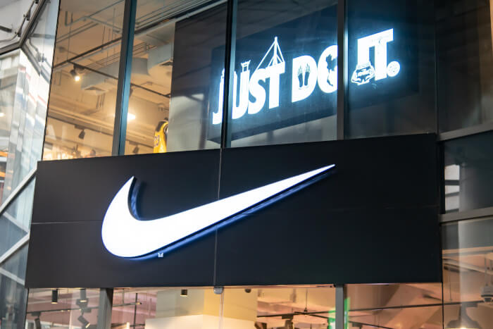Insegna Nike
